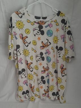 Disney Mickey & Pluto Graphic Tee in White, Black, Brown, Yellow